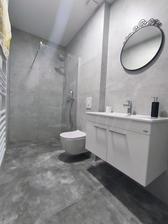 Shower, hair dryer, towels, soap. 1 bdr Apt, Kupres, centar, beautiful and uniqe plase