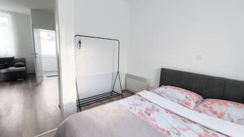 1 bedroom, desk, free WiFi, bed sheets