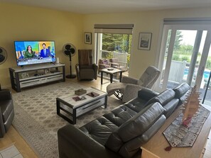 Smart TV y chimenea