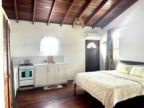 1 habitación, tabla de planchar con plancha, wifi y ropa de cama