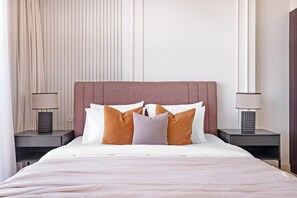 Comfort studio | Luxe beddengoed, bedden met traagschuimmatrassen, een kluis op de kamer