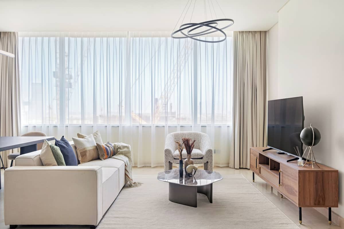 Apartemen Deluks, pemandangan kota | Area keluarga | Smart TV 50-inci dengan saluran TV digital