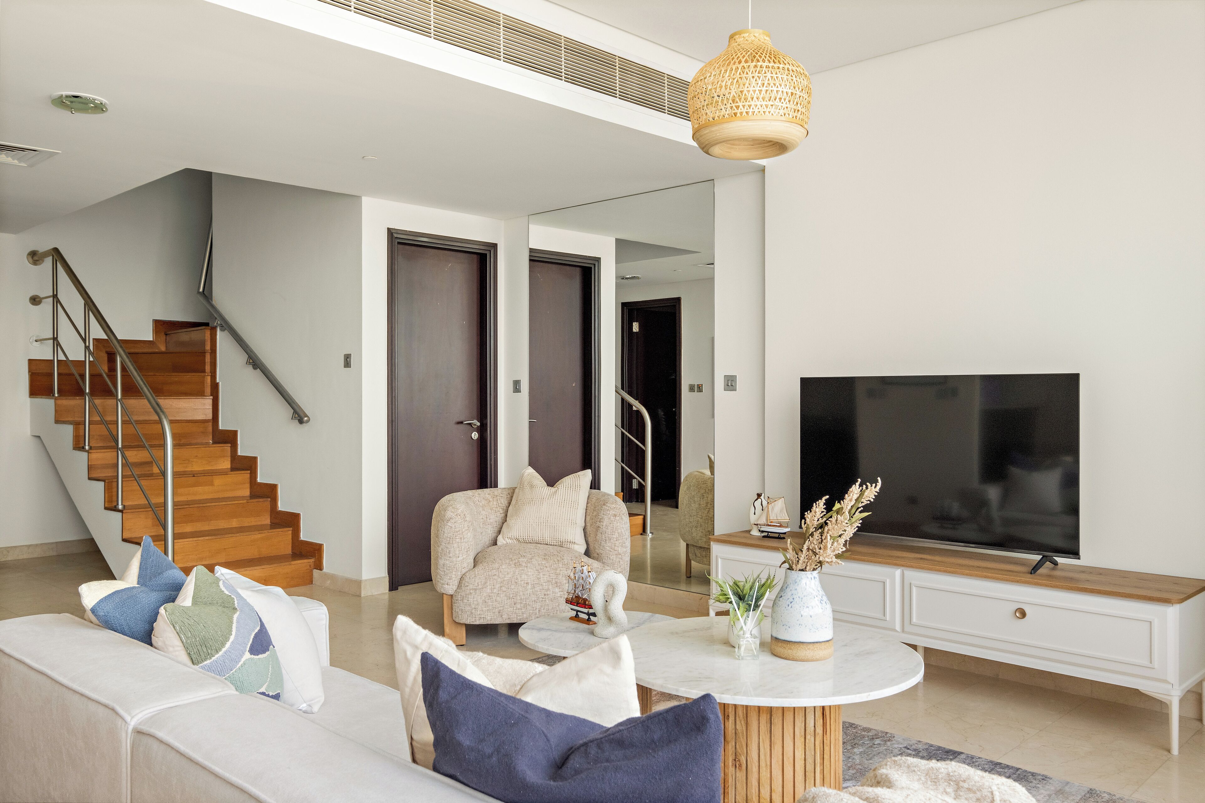 Classic-lejlighed - byudsigt | Opholdsområde | 50-tommers smart-tv med digitale kanaler