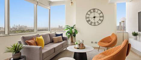 Apartamento luxo | Área de estar | Smart TV 50 polegadas com canais digitais