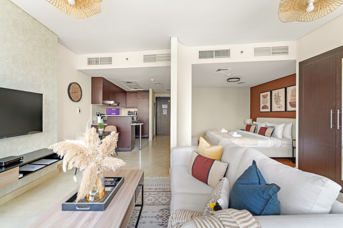 Club Studio | 1 bedroom, premium bedding, memory-foam beds, in-room safe