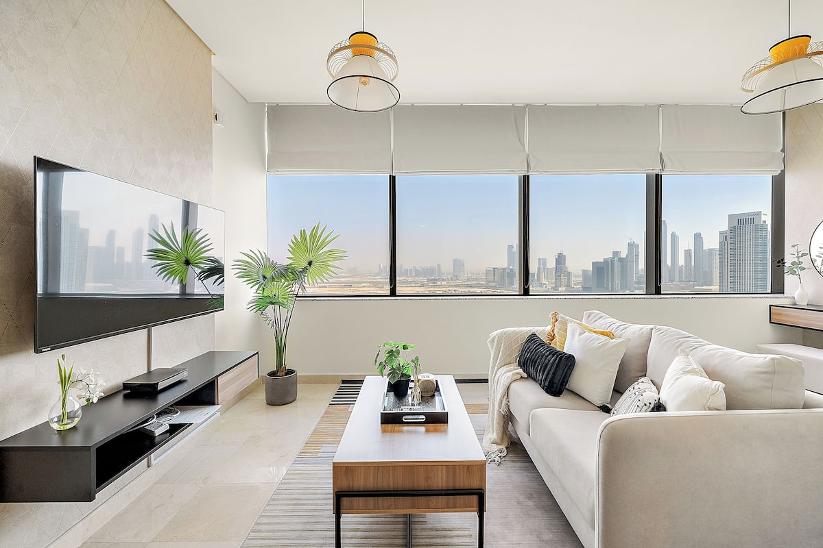 Design Studio | Living area | 50-inch Smart TV with digital channels
