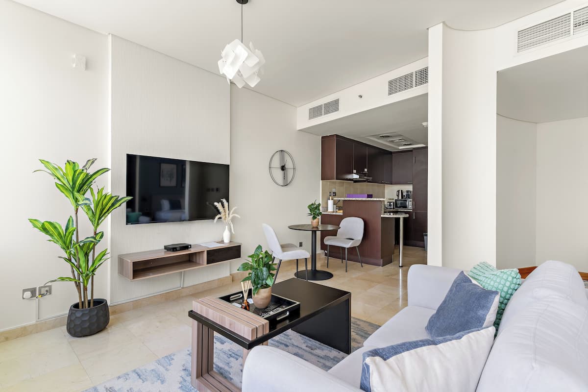 Elite Studio | Living area | 50-inch Smart TV with digital channels