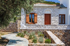 Exterior detail - Sunshine Villa in Great Location. 33ft long Pool. (Skopelos)