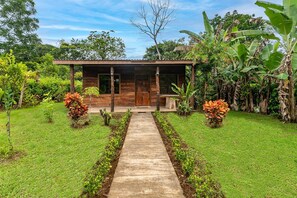 Exterior - Charming, beautiful cabin. (La Fortuna)