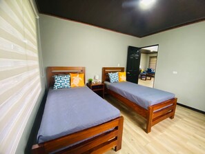 2 soverom, strykejern/-brett, reiseseng for barn og wi-fi (inkludert)