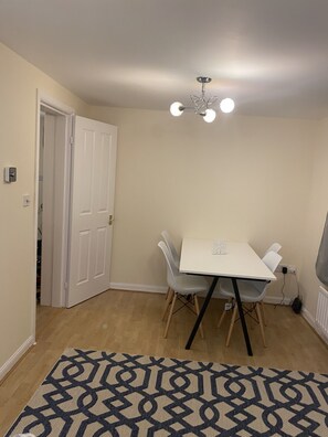 Dining - THAMES VIEW APARTMENT  (London)
