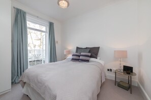1 bedroom, iron/ironing board, WiFi, bed sheets - Beautiful one bedroom apartment close to Hyde park (London)