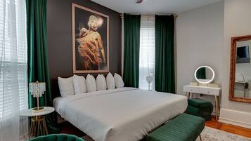 2 bedrooms, desk, iron/ironing board, travel crib