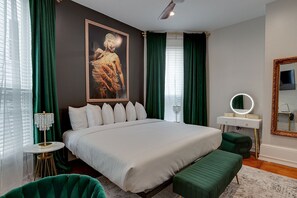 2 Schlafzimmer, Schreibtisch, Bügeleisen/Bügelbrett, Reisekinderbett