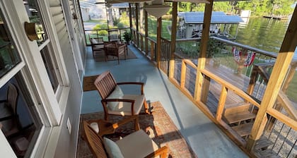 The Cabin On Dogwood - A cozy 1950's Cabin on Lake Jordan, Alabama