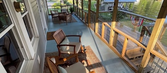 The Cabin On Dogwood - A cozy 1950's Cabin on Lake Jordan, Alabama