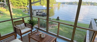 The Cabin On Dogwood - A cozy 1950's Cabin on Lake Jordan, Alabama