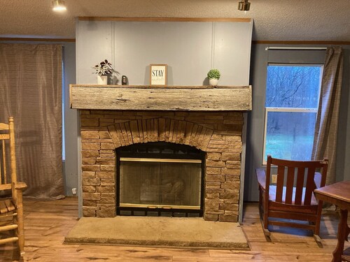 Great location for hunters/fishermen! Conveniently located near lakes and parks.