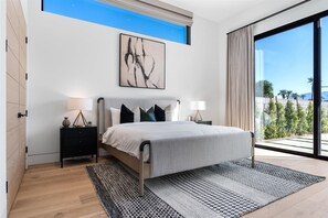 6 bedrooms, iron/ironing board, WiFi, bed sheets