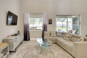 Una televisión, libros