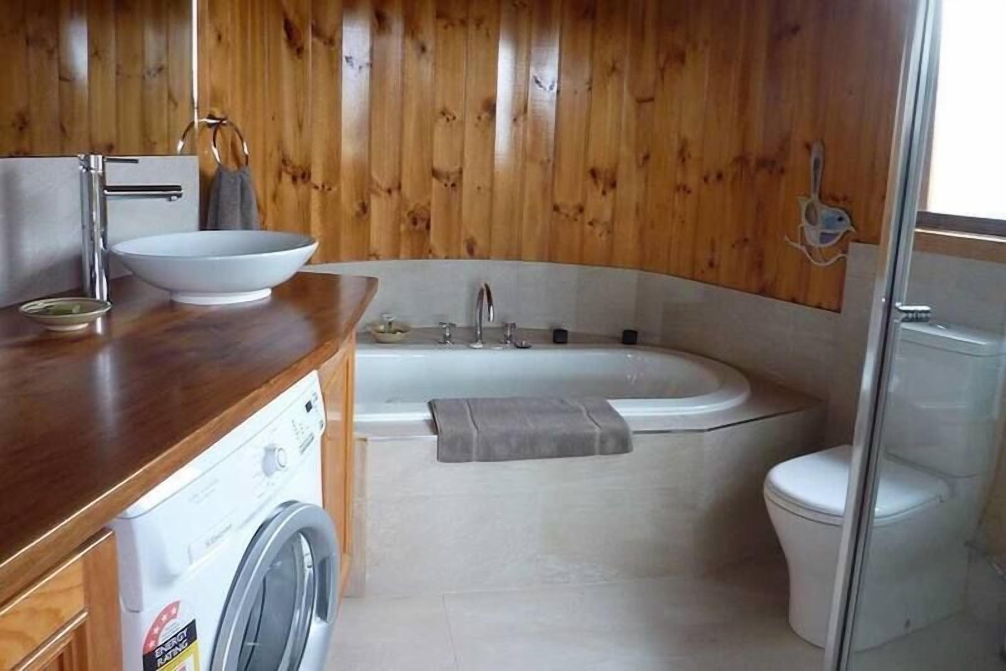 Jetted bath