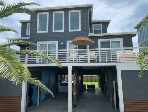 RELAX & REFRESH in an amazing house by the bay.