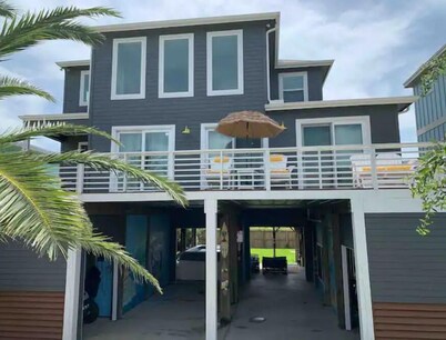 RELAX & REFRESH in an amazing house by the bay.