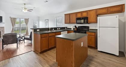 Bright 4 Queen Bedroom Home!