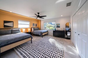 3 bedrooms, iron/ironing board, travel crib, free WiFi - Naples Heated Olypmic Pool Retreat Near Mercado & Vanderbilt Beach (Naples)