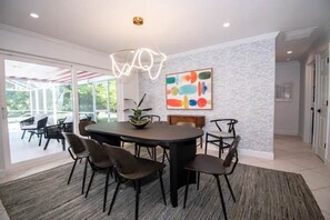 Interior - Oasis Getaway Mercato Area Pets OK AVA's (Naples)