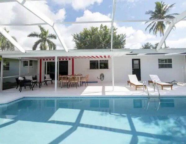 Outdoor pool, a heated pool - Oasis Getaway Mercato Area Pets OK AVA's (Naples)