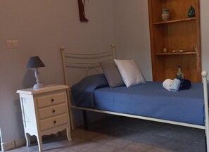 7 bedrooms, iron/ironing board, WiFi, bed sheets