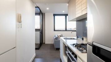 Frigorifero, microonde, forno, piano cottura