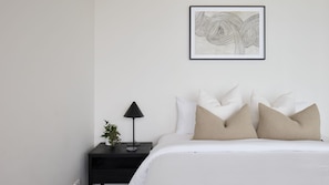 3 bedrooms, iron/ironing board, travel cot, free WiFi - The Outlook - 3 bedroom apartment overlooking Newcastle Beach (Newcastle)