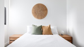 2 bedrooms, iron/ironing board, travel crib, free WiFi - Surf Mist - holiday apartment in Newcastle (Newcastle)