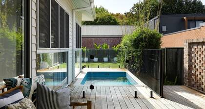 The Willows - pet friendly family home with swimming pool