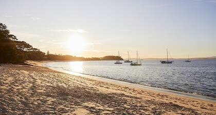 No 3 ShoalHaven - family holiday apartment in Shoal Bay