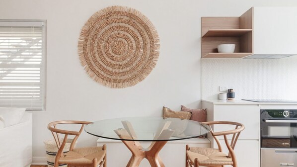 Dining - No 3 ShoalHaven - 1 bed option (Shoal Bay)