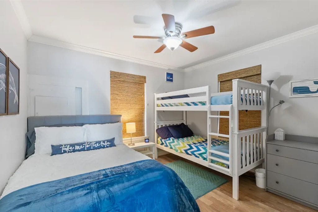 3 makuuhuonetta, työpöytä, vauvan matkasänky, ilmainen Wi-Fi