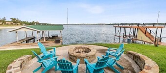 Lakefront retreat, hot tub, firepit, pets
