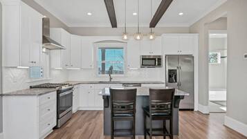 Frigorífic, microones, forn i placa de cuina