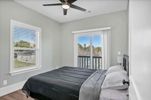 4 bedrooms, desk, iron/ironing board, travel crib