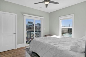 4 camere, una scrivania, ferro/asse da stiro, culla da viaggio