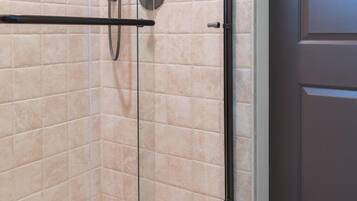 Dusch, hÄrtork, handdukar och tvÄl