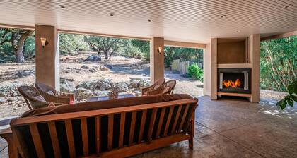 Large Garden Suite with private entrance and two bathrooms 17-0015