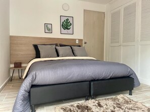 3 Schlafzimmer, Zimmersafe, Schreibtisch, Bügeleisen/Bügelbrett