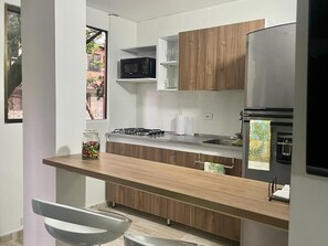 Fridge, microwave, oven, stovetop - Exclusivo Apartamento Privado Zona Rosa Sabaneta (Sabaneta)
