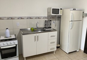 开间 | 私人厨房 | 冰箱、微波炉、烤箱、厨具/餐具