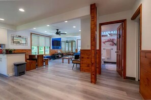 Interior - 3 bedroom private vacation home in fort erie (Fort Erie)