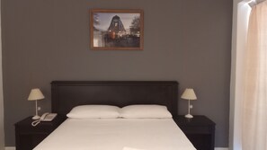 Chambre Standard double | Bureau, accès au Wi-Fi (inclus), literie fournie